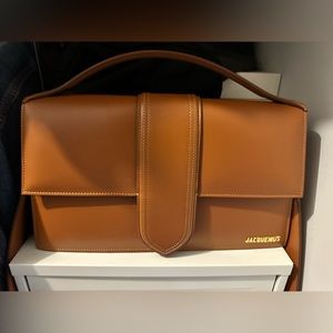 JACQUEMUS
Brown Le Papier 'Le Bambinou' Clutch